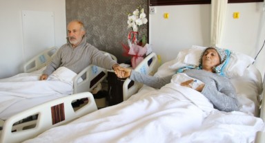 Enkazdan yaralı çıkan yaşlı çiftin tedavileri sürüyor