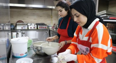 Öğrenciler afetzedelere ikramlık hazırladı