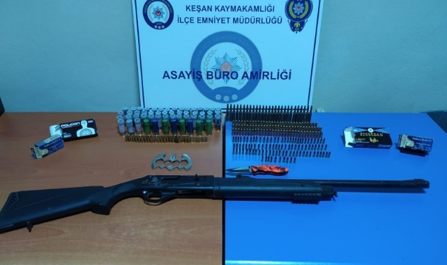 Ruhsatsız tüfek ve çok sayıda fişek yakalandı