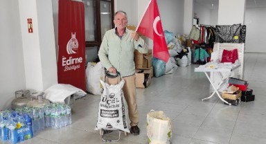 Türk bayrağıyla gelen yardımsever duygulandırdı