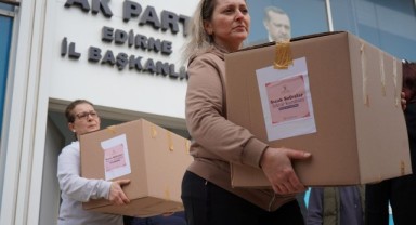AK Parti'li kadınlardan depremzedelere destek