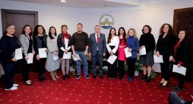 Akademisyenlere belgeleri verildi