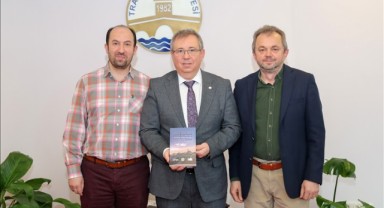 Altaytaş ve İmamoğlu Tabakoğlu’na kitap takdim etti
