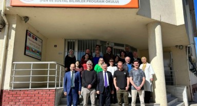 Arpacı, 5 ülkeden gelen öğretmen ve öğrencilerle görüştü