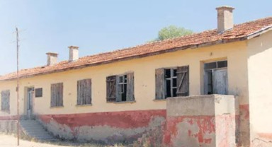  Boş okulda anılarıyla birlikte abaküs kaldı  