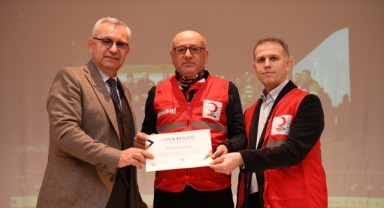 Kahraman gönüllülere onur belgesi verildi