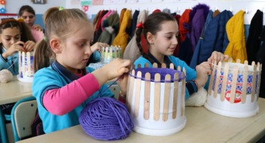 Ördükleri atkı ve bereler depremzede öğrenciler için