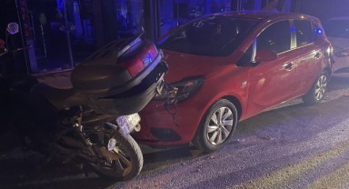 Otomobile çarpan motosikletin sürücüsü yaralandı