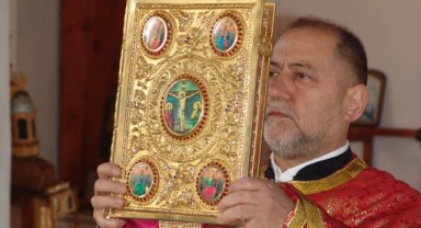 Papaz Çıkrık kilise bahçesine defnedilecek