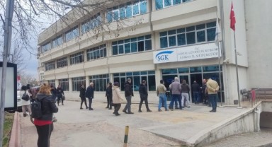 Resmi gazetenin ardından SGK önü