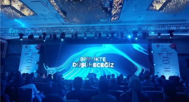 TÜ, Eğitim Teknolojileri Zirvesi’ne katıldı