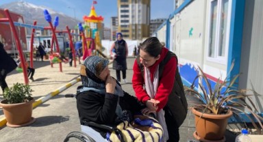 ‘Tüm emekçi kadınların günü kutlu olsun’