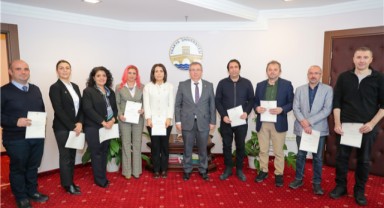 Unvanlarında yükselen akademisyenlere belgeleri verildi