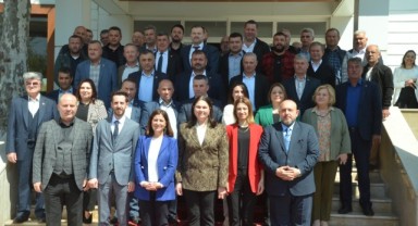 AK Partililer muhtarlarla buluştu