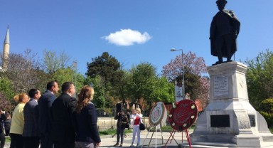 CHP’den Atatürk Anıtı’na çelenk