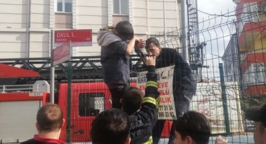 Eline saplanan demirle hastaneye kaldırıldı