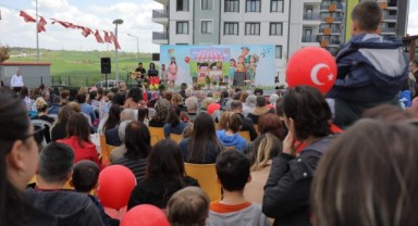 Hasan Ali Yücel’de çocuk şenliği