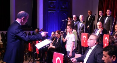 Öğrenciler bayram şarkıları söyledi