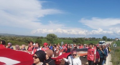 Şehitler anısına denize karanfil bıraktılar