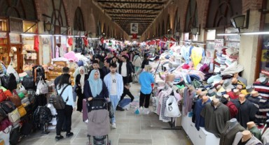 Tarihi çarşılarda bayram yoğunluğu