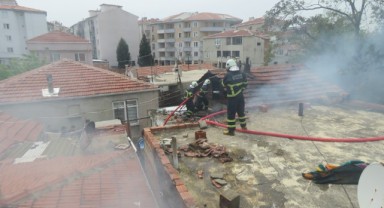 Çıkan yangında 2 ev kullanılamaz hale geldi