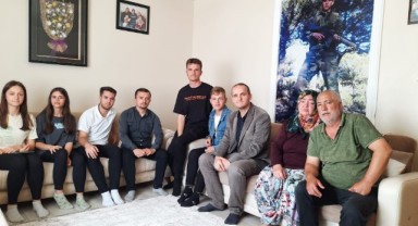Öğretmen ve öğrencilerden şehit ailesine ziyaret