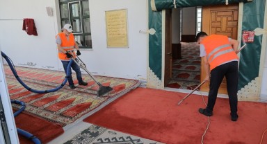 Camilerde bayram temizliği