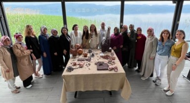 Ev kadınlarının el emeği moda ile buluştu
