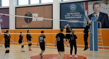 Kurumlar arası voleybol turnuvası sürüyor