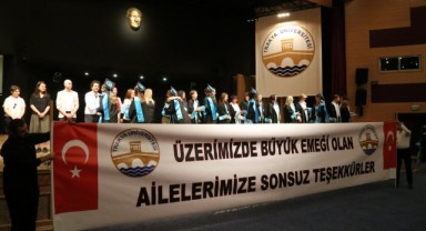 Mimarlık Fakültesinde mezuniyet coşkusu
