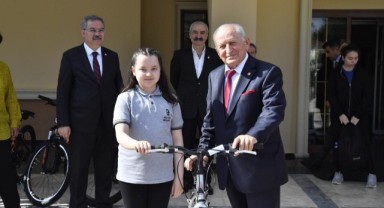 Öğrencilere ödülleri Vali Kırbıyık’tan