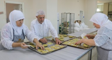 Osmanlı mirası tatlılar bayram için hazırlanıyor