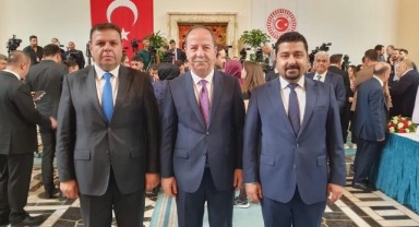 Vekillere rozetini Gürkan taktı