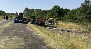 Devrilen traktörün altında kalan sürücü öldü