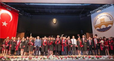 Diş Hekimliği Fakültesi'nden mezuniyet töreni