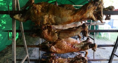 Kuzu çevirme lezzeti Sarayiçi'ni sardı