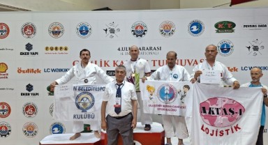 Karate turnuvasından başarıyla döndüler