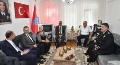 Vali Sezer’in ilk ziyareti şehit ailesine