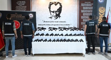 50 tabanca ve 4 yarı otomatik makineli tüfek ele geçirildi