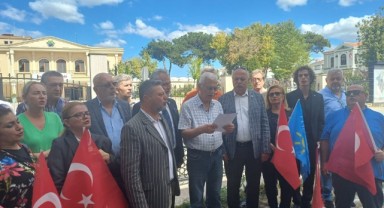 İYİ Partililer ‘Andımız’ı okudu