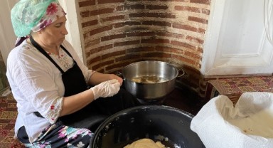 Kandil dolayısıyla lokma ve helva dağıtıldı