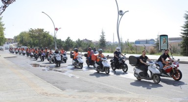 Moto-kuryeler, asfaltlanan yolları test etti