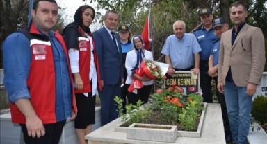 Şehit Komiser Kerman kabri başında anıldı