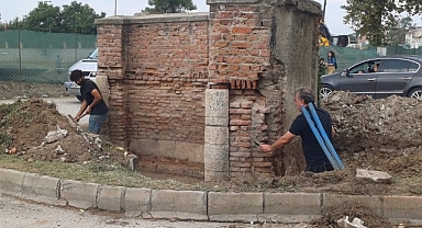 'Tarihi çeşme usulüne uygun taşınıyor'