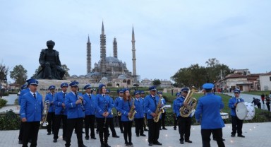 Festivalde bandolardan konser