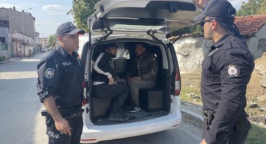 Kaçan araçta 5 düzensiz göçmen yakalandı