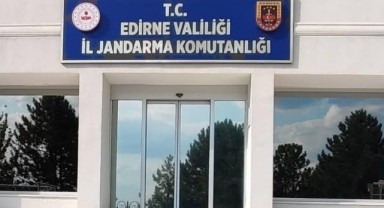 Aranan şahıslar jandarma kıskacında