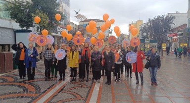 Kadınlardan ‘Şiddetsiz adımlar’