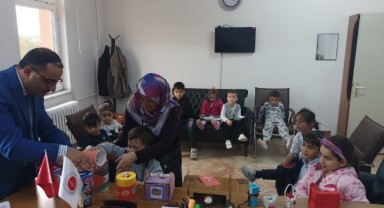 Kur'an kursu öğrencilerinden Filistin'e bağış