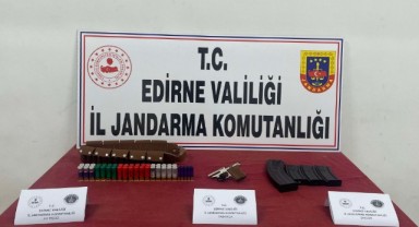 Şüpheli şahıs evinde tabanca ile yakalandı